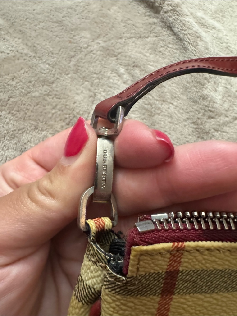 Authentic Vintage BURBERRY
Haymarket Check Pochette - Picture 5 of 9